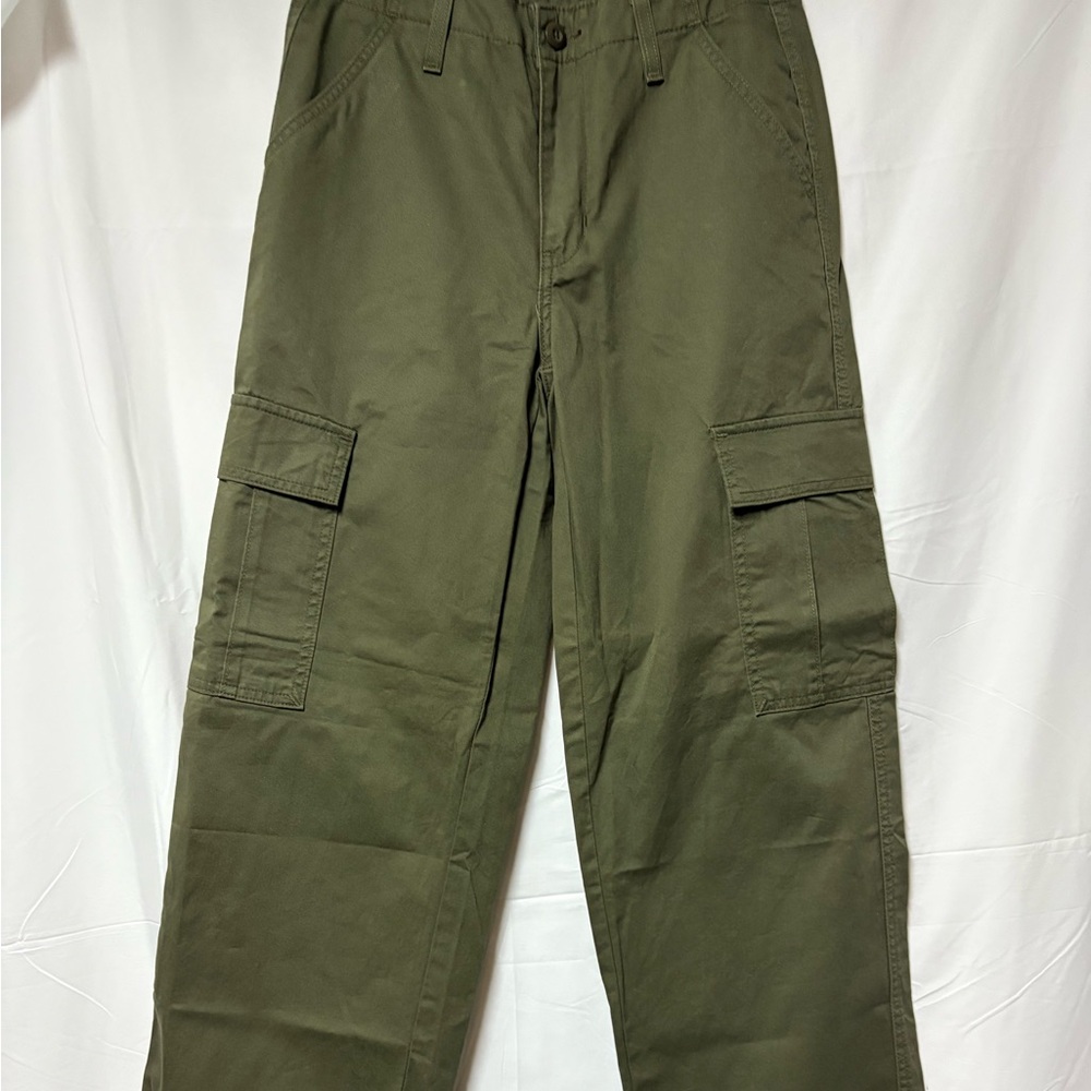 Levi's Women's Olive Cargo Pants - Picture 3 of 10
